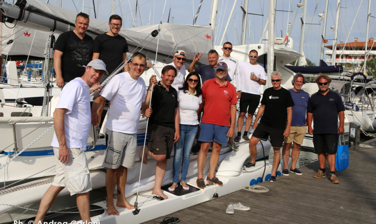 La200 trimarani