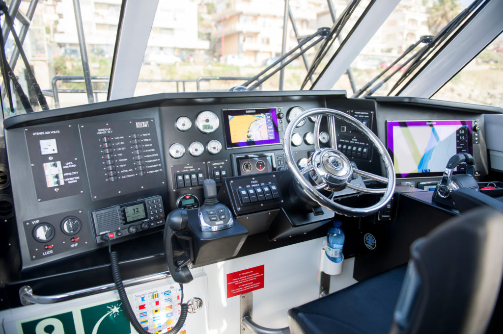 Stretto di Messina Pilotina Bellcraft Volvo Penta Italia