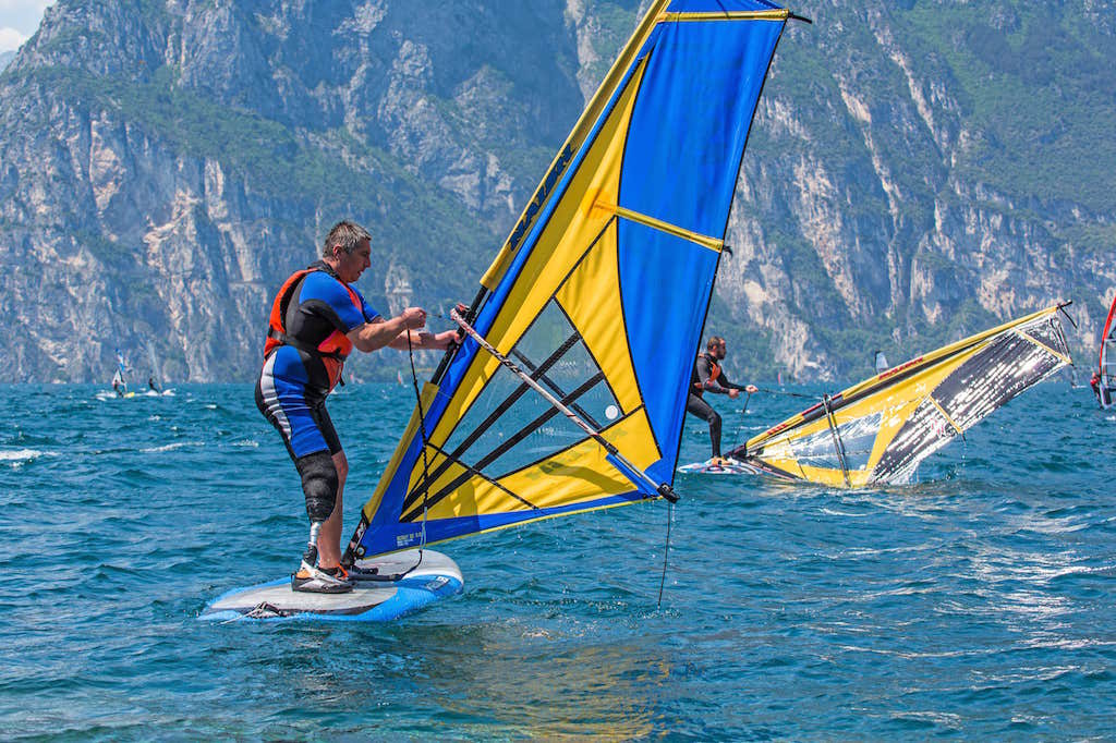 Windsurf 4 Amputees Corri sull'Acqua Shaka Surf Center