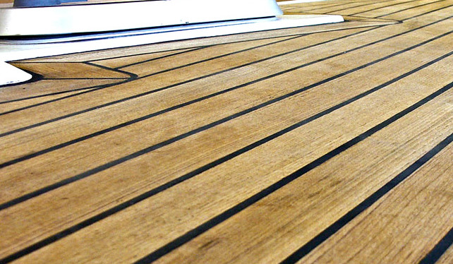 Teak naturale o teak sintetico