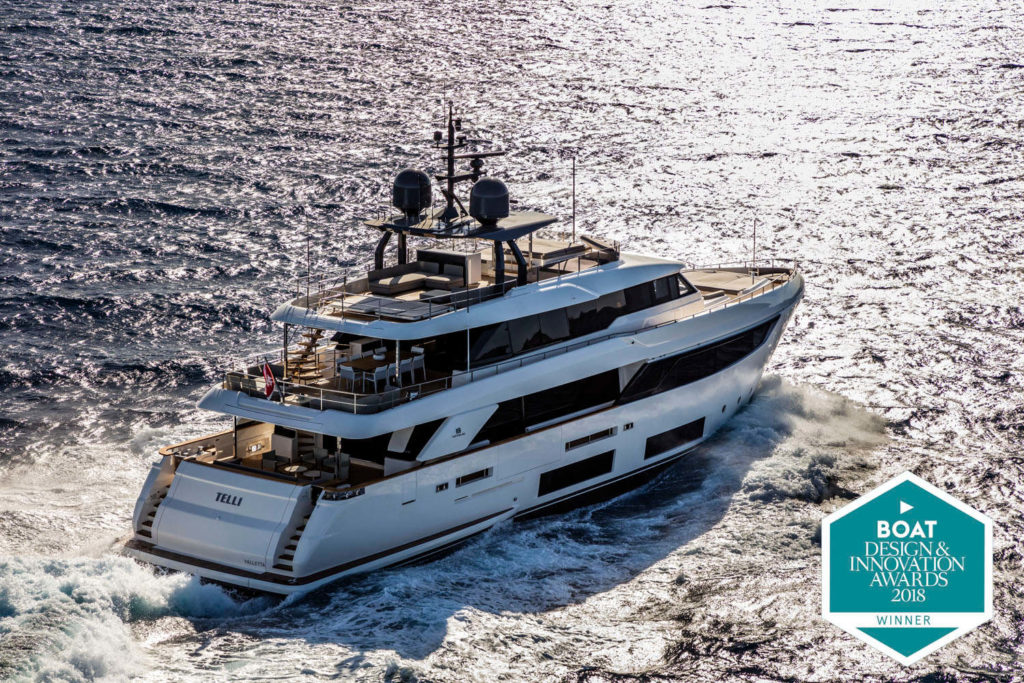 Ferretti Custom Line Navetta 33 telli
