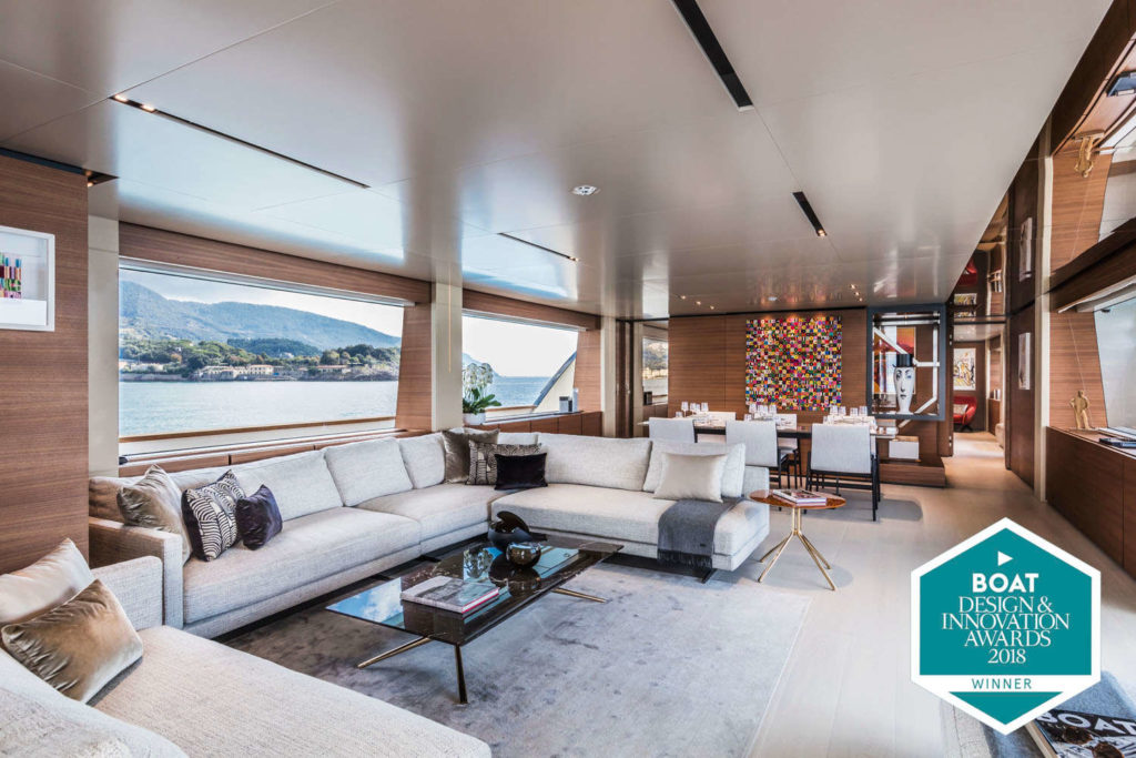 Ferretti Custom Line Navetta 33